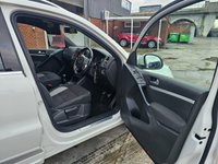USED 2013 63 VOLKSWAGEN TIGUAN 2.0 TDI BlueMotion Tech R-Line SUV 5dr Diesel Manual 4WD Euro 5 (s/s) (140 ps) R-Line Design