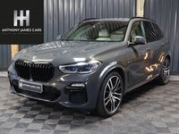USED 2021 21 BMW X5 3.0 40d MHT M Sport SUV 5dr Diesel Hybrid Auto xDrive Euro 6 (s/s) (340 ps) HUGE SPEC, M SPORT PRO PACKAGE - COMFORT PACKAGE - TECHNOLOGY PACKAGE - VISIBILITY PACK - SKY LOUNGE PANORAMIC ROOF SYSTEM - DRAVIT GREY - CREAM INTERIOR - HEATED CUP HOLDERS - CAR PLAY - 12 MONTH WARRANTY - FULL SERVICE HISTORY