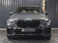USED 2021 21 BMW X5 3.0 40d MHT M Sport SUV 5dr Diesel Hybrid Auto xDrive Euro 6 (s/s) (340 ps) HUGE SPEC, M SPORT PRO PACKAGE - COMFORT PACKAGE - TECHNOLOGY PACKAGE - VISIBILITY PACK - SKY LOUNGE PANORAMIC ROOF SYSTEM - DRAVIT GREY - CREAM INTERIOR - HEATED CUP HOLDERS - CAR PLAY - 12 MONTH WARRANTY - FULL SERVICE HISTORY