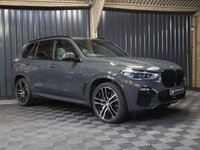 USED 2021 21 BMW X5 3.0 40d MHT M Sport SUV 5dr Diesel Hybrid Auto xDrive Euro 6 (s/s) (340 ps) HUGE SPEC, M SPORT PRO PACKAGE - COMFORT PACKAGE - TECHNOLOGY PACKAGE - VISIBILITY PACK - SKY LOUNGE PANORAMIC ROOF SYSTEM - DRAVIT GREY - CREAM INTERIOR - HEATED CUP HOLDERS - CAR PLAY - 12 MONTH WARRANTY - FULL SERVICE HISTORY