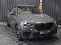 USED 2021 21 BMW X5 3.0 40d MHT M Sport SUV 5dr Diesel Hybrid Auto xDrive Euro 6 (s/s) (340 ps) HUGE SPEC, M SPORT PRO PACKAGE - COMFORT PACKAGE - TECHNOLOGY PACKAGE - VISIBILITY PACK - SKY LOUNGE PANORAMIC ROOF SYSTEM - DRAVIT GREY - CREAM INTERIOR - HEATED CUP HOLDERS - CAR PLAY - 12 MONTH WARRANTY - FULL SERVICE HISTORY