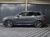 USED 2021 21 BMW X5 3.0 40d MHT M Sport SUV 5dr Diesel Hybrid Auto xDrive Euro 6 (s/s) (340 ps) HUGE SPEC, M SPORT PRO PACKAGE - COMFORT PACKAGE - TECHNOLOGY PACKAGE - VISIBILITY PACK - SKY LOUNGE PANORAMIC ROOF SYSTEM - DRAVIT GREY - CREAM INTERIOR - HEATED CUP HOLDERS - CAR PLAY - 12 MONTH WARRANTY - FULL SERVICE HISTORY