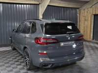 USED 2021 21 BMW X5 3.0 40d MHT M Sport SUV 5dr Diesel Hybrid Auto xDrive Euro 6 (s/s) (340 ps) HUGE SPEC, M SPORT PRO PACKAGE - COMFORT PACKAGE - TECHNOLOGY PACKAGE - VISIBILITY PACK - SKY LOUNGE PANORAMIC ROOF SYSTEM - DRAVIT GREY - CREAM INTERIOR - HEATED CUP HOLDERS - CAR PLAY - 12 MONTH WARRANTY - FULL SERVICE HISTORY