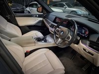 USED 2021 21 BMW X5 3.0 40d MHT M Sport SUV 5dr Diesel Hybrid Auto xDrive Euro 6 (s/s) (340 ps) HUGE SPEC, M SPORT PRO PACKAGE - COMFORT PACKAGE - TECHNOLOGY PACKAGE - VISIBILITY PACK - SKY LOUNGE PANORAMIC ROOF SYSTEM - DRAVIT GREY - CREAM INTERIOR - HEATED CUP HOLDERS - CAR PLAY - 12 MONTH WARRANTY - FULL SERVICE HISTORY