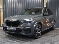 USED 2021 21 BMW X5 3.0 40d MHT M Sport SUV 5dr Diesel Hybrid Auto xDrive Euro 6 (s/s) (340 ps) HUGE SPEC, M SPORT PRO PACKAGE - COMFORT PACKAGE - TECHNOLOGY PACKAGE - VISIBILITY PACK - SKY LOUNGE PANORAMIC ROOF SYSTEM - DRAVIT GREY - CREAM INTERIOR - HEATED CUP HOLDERS - CAR PLAY - 12 MONTH WARRANTY - FULL SERVICE HISTORY