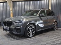 USED 2021 21 BMW X5 3.0 40d MHT M Sport SUV 5dr Diesel Hybrid Auto xDrive Euro 6 (s/s) (340 ps) HUGE SPEC, M SPORT PRO PACKAGE - COMFORT PACKAGE - TECHNOLOGY PACKAGE - VISIBILITY PACK - SKY LOUNGE PANORAMIC ROOF SYSTEM - DRAVIT GREY - CREAM INTERIOR - HEATED CUP HOLDERS - CAR PLAY - 12 MONTH WARRANTY - FULL SERVICE HISTORY