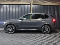 USED 2021 21 BMW X5 3.0 40d MHT M Sport SUV 5dr Diesel Hybrid Auto xDrive Euro 6 (s/s) (340 ps) HUGE SPEC, M SPORT PRO PACKAGE - COMFORT PACKAGE - TECHNOLOGY PACKAGE - VISIBILITY PACK - SKY LOUNGE PANORAMIC ROOF SYSTEM - DRAVIT GREY - CREAM INTERIOR - HEATED CUP HOLDERS - CAR PLAY - 12 MONTH WARRANTY - FULL SERVICE HISTORY