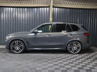USED 2021 21 BMW X5 3.0 40d MHT M Sport SUV 5dr Diesel Hybrid Auto xDrive Euro 6 (s/s) (340 ps) HUGE SPEC, M SPORT PRO PACKAGE - COMFORT PACKAGE - TECHNOLOGY PACKAGE - VISIBILITY PACK - SKY LOUNGE PANORAMIC ROOF SYSTEM - DRAVIT GREY - CREAM INTERIOR - HEATED CUP HOLDERS - CAR PLAY - 12 MONTH WARRANTY - FULL SERVICE HISTORY
