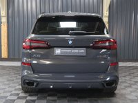 USED 2021 21 BMW X5 3.0 40d MHT M Sport SUV 5dr Diesel Hybrid Auto xDrive Euro 6 (s/s) (340 ps) HUGE SPEC, M SPORT PRO PACKAGE - COMFORT PACKAGE - TECHNOLOGY PACKAGE - VISIBILITY PACK - SKY LOUNGE PANORAMIC ROOF SYSTEM - DRAVIT GREY - CREAM INTERIOR - HEATED CUP HOLDERS - CAR PLAY - 12 MONTH WARRANTY - FULL SERVICE HISTORY