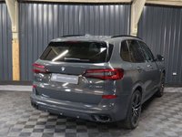 USED 2021 21 BMW X5 3.0 40d MHT M Sport SUV 5dr Diesel Hybrid Auto xDrive Euro 6 (s/s) (340 ps) HUGE SPEC, M SPORT PRO PACKAGE - COMFORT PACKAGE - TECHNOLOGY PACKAGE - VISIBILITY PACK - SKY LOUNGE PANORAMIC ROOF SYSTEM - DRAVIT GREY - CREAM INTERIOR - HEATED CUP HOLDERS - CAR PLAY - 12 MONTH WARRANTY - FULL SERVICE HISTORY