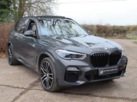 USED 2021 21 BMW X5 3.0 40d MHT M Sport SUV 5dr Diesel Hybrid Auto xDrive Euro 6 (s/s) (340 ps) HUGE SPEC, M SPORT PRO PACKAGE - COMFORT PACKAGE - TECHNOLOGY PACKAGE - VISIBILITY PACK - SKY LOUNGE PANORAMIC ROOF SYSTEM - DRAVIT GREY - CREAM INTERIOR - HEATED CUP HOLDERS - CAR PLAY - 12 MONTH WARRANTY - FULL SERVICE HISTORY