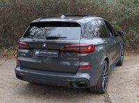 USED 2021 21 BMW X5 3.0 40d MHT M Sport SUV 5dr Diesel Hybrid Auto xDrive Euro 6 (s/s) (340 ps) HUGE SPEC, M SPORT PRO PACKAGE - COMFORT PACKAGE - TECHNOLOGY PACKAGE - VISIBILITY PACK - SKY LOUNGE PANORAMIC ROOF SYSTEM - DRAVIT GREY - CREAM INTERIOR - HEATED CUP HOLDERS - CAR PLAY - 12 MONTH WARRANTY - FULL SERVICE HISTORY