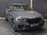 USED 2021 21 BMW X5 3.0 40d MHT M Sport SUV 5dr Diesel Hybrid Auto xDrive Euro 6 (s/s) (340 ps) HUGE SPEC, M SPORT PRO PACKAGE - COMFORT PACKAGE - TECHNOLOGY PACKAGE - VISIBILITY PACK - SKY LOUNGE PANORAMIC ROOF SYSTEM - DRAVIT GREY - CREAM INTERIOR - HEATED CUP HOLDERS - CAR PLAY - 12 MONTH WARRANTY - FULL SERVICE HISTORY