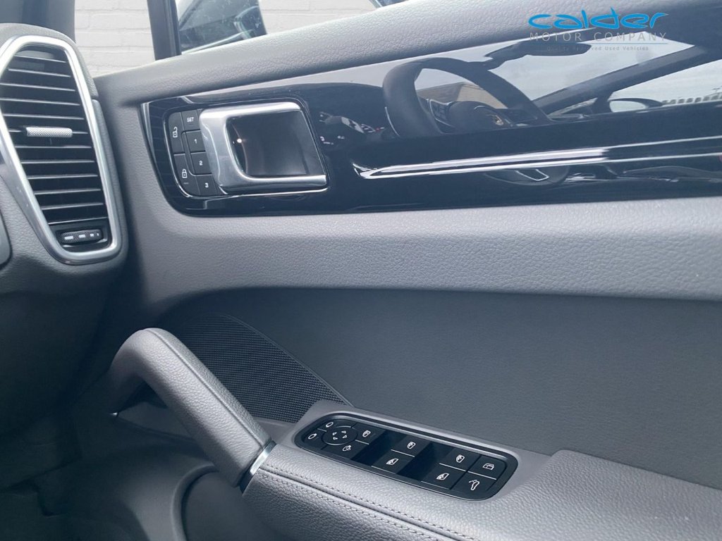 USED 2023 23 PORSCHE CAYENNE 3.0 V6 E-Hybrid 17.9kWh Platinum Edition Coupe 5dr Petrol Plug-in Hybrid TiptronicS 4WD Euro 6 (s/s) (3.6kW Charger) (462 ps) 1 OWNER+HUD+PANROOF+22"AW+HUGE SPEC