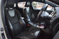 USED 2016 16 VOLVO V40 2.0 D2 R-Design Hatchback 5dr Diesel Manual Euro 6 (s/s) (120 ps) 6 MONTHS RAC PLATINUM WARRANTY