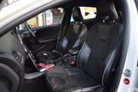 USED 2016 16 VOLVO V40 2.0 D2 R-Design Hatchback 5dr Diesel Manual Euro 6 (s/s) (120 ps) 6 MONTHS RAC PLATINUM WARRANTY