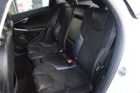 USED 2016 16 VOLVO V40 2.0 D2 R-Design Hatchback 5dr Diesel Manual Euro 6 (s/s) (120 ps) 6 MONTHS RAC PLATINUM WARRANTY