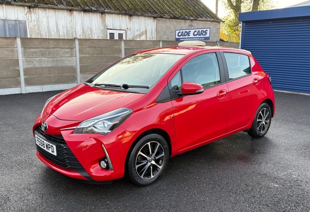 2018 TOYOTA YARIS - Photo 3
