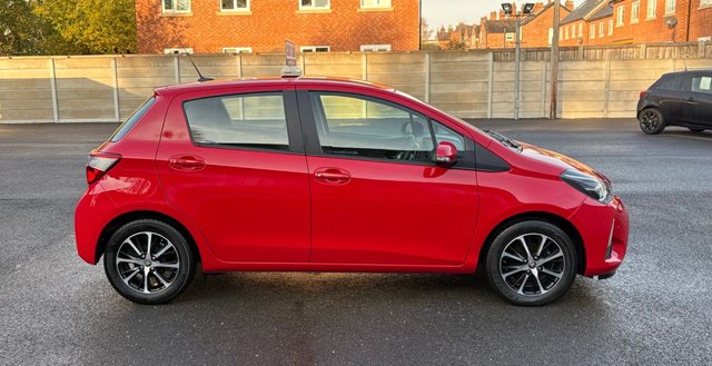 2018 TOYOTA YARIS - Photo 8