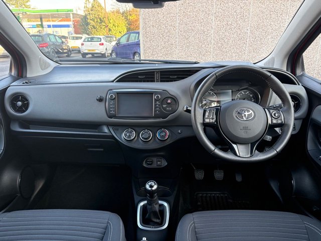 2018 TOYOTA YARIS - Photo 9