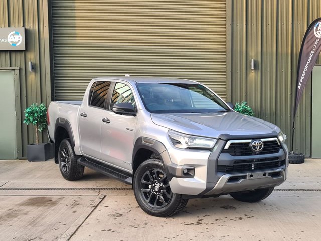 2025 74 Toyota HI-Lux INVINCIBLEX AUTO 2.8 Diesel 48V Hybrid (204hp)