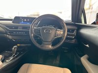 USED 2021 71 LEXUS UX 300e 54.3kWh SUV 5dr Electric Auto (204 ps)+1 OWNER+FSH+1 OWNER+2KEYS+2 CABLES+PREMIUM PLUS PACK+LEATHER SEATS 2 KEYS+1 OWNER+FSH+18" ALLOYS+FULL LEATHER SEATS+BLUETOOTH+MEDIA+PREMIUM PLUS PACK+PRIVACY+PARKING SENSORS+CLIMATE+AIRCON+REVERSE CAMERA+HPI CLEAR