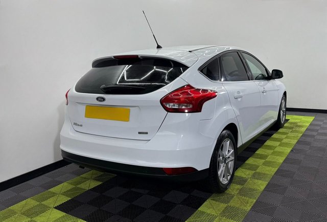 2016 FORD FOCUS - Photo 2