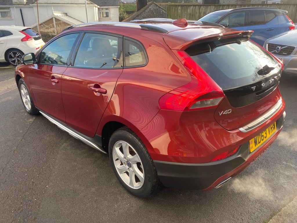 USED 2014 63 VOLVO V40 CROSS COUNTRY 2.0 D3 SE Hatchback 5dr Diesel Manual Euro 5 (s/s) (150 ps) WINTER PK DAB REAR PARK ASSIST