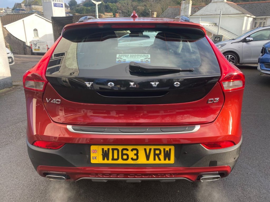 USED 2014 63 VOLVO V40 CROSS COUNTRY 2.0 D3 SE Hatchback 5dr Diesel Manual Euro 5 (s/s) (150 ps) WINTER PK DAB REAR PARK ASSIST