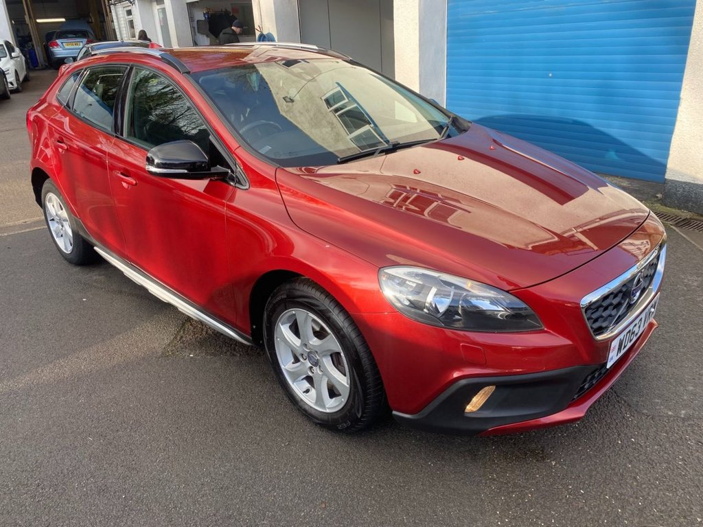 USED 2014 63 VOLVO V40 CROSS COUNTRY 2.0 D3 SE Hatchback 5dr Diesel Manual Euro 5 (s/s) (150 ps) WINTER PK DAB REAR PARK ASSIST