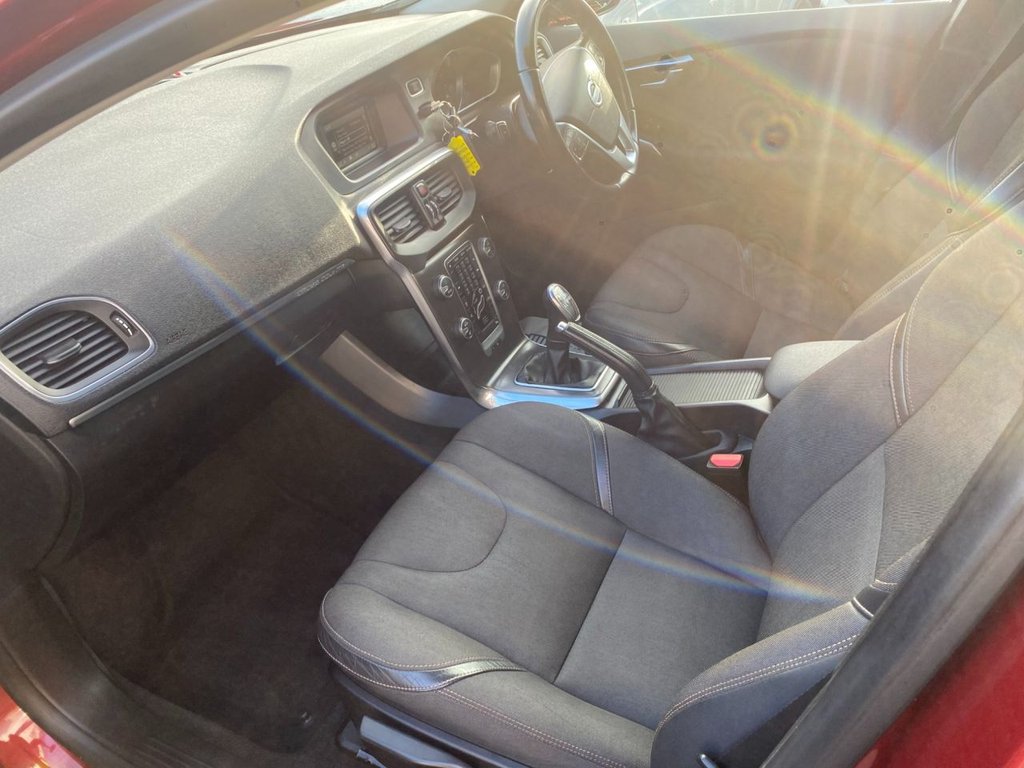 USED 2014 63 VOLVO V40 CROSS COUNTRY 2.0 D3 SE Hatchback 5dr Diesel Manual Euro 5 (s/s) (150 ps) WINTER PK DAB REAR PARK ASSIST