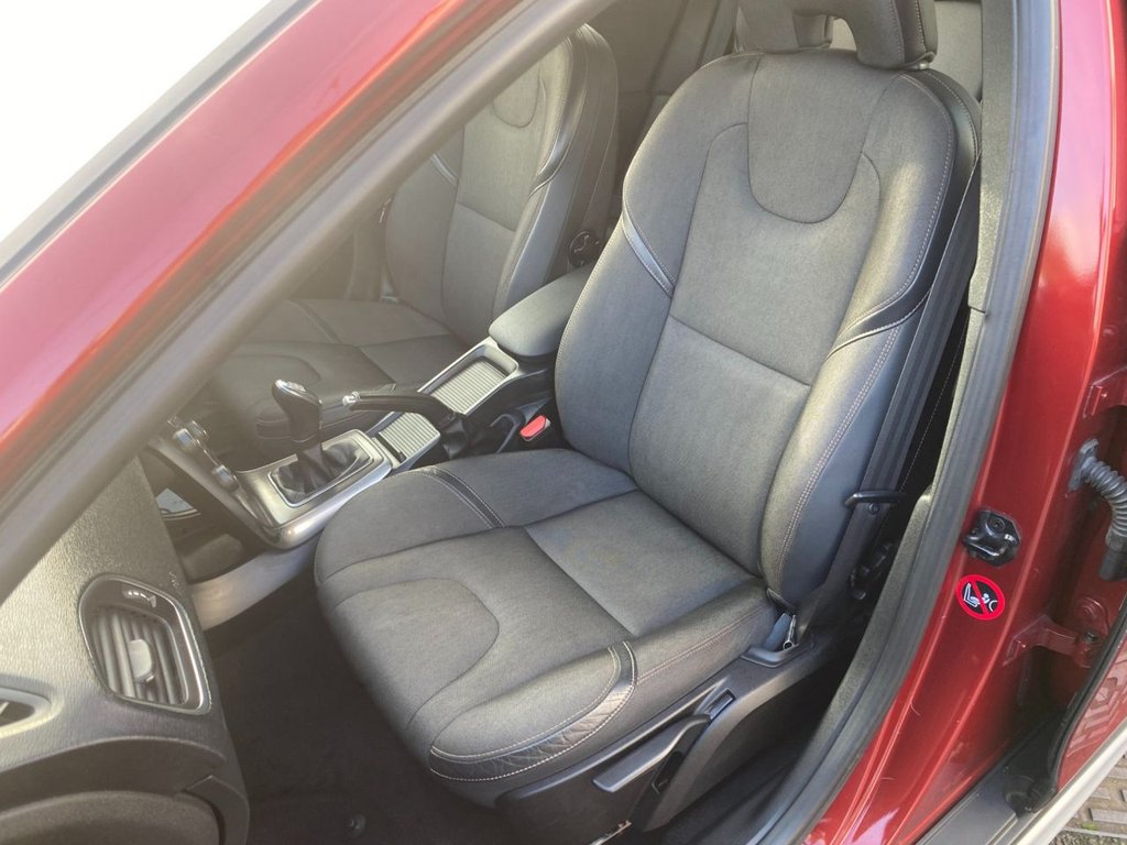 USED 2014 63 VOLVO V40 CROSS COUNTRY 2.0 D3 SE Hatchback 5dr Diesel Manual Euro 5 (s/s) (150 ps) WINTER PK DAB REAR PARK ASSIST
