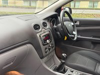 USED 2009 59 FORD FOCUS 1.6 Titanium Hatchback 5dr Petrol Manual (159 g/km, 99 bhp) 