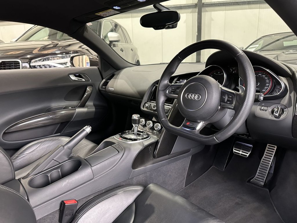USED 2015 V AUDI R8 5.2 FSI V10 Plus Coupe 2dr Petrol S Tronic quattro Euro 5 (550 ps) FULL AUDI HISTORY|CARBON TRIM