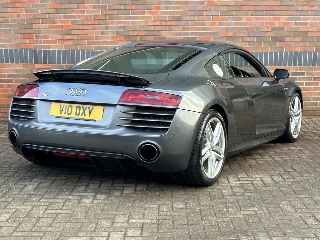 USED 2015 V AUDI R8 5.2 FSI V10 Plus Coupe 2dr Petrol S Tronic quattro Euro 5 (550 ps) FULL AUDI HISTORY|CARBON TRIM