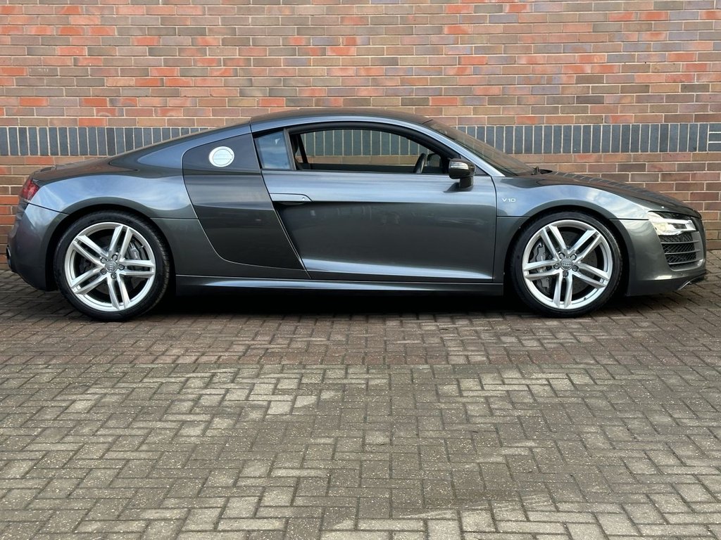 USED 2015 V AUDI R8 5.2 FSI V10 Plus Coupe 2dr Petrol S Tronic quattro Euro 5 (550 ps) FULL AUDI HISTORY|CARBON TRIM