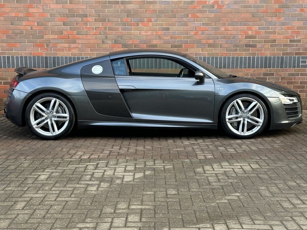 USED 2015 V AUDI R8 5.2 FSI V10 Plus Coupe 2dr Petrol S Tronic quattro Euro 5 (550 ps) FULL AUDI HISTORY|CARBON TRIM