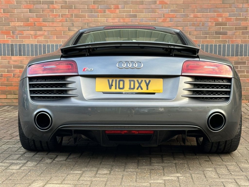 USED 2015 V AUDI R8 5.2 FSI V10 Plus Coupe 2dr Petrol S Tronic quattro Euro 5 (550 ps) FULL AUDI HISTORY|CARBON TRIM