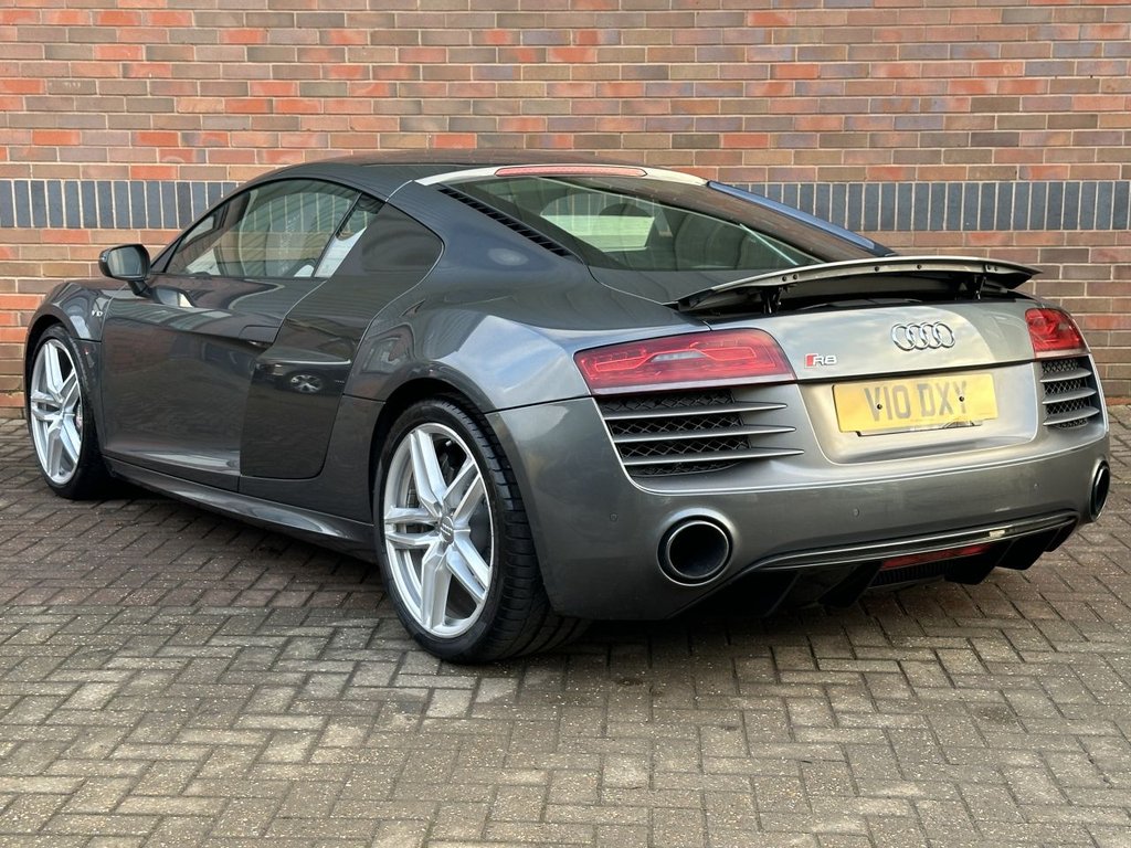 USED 2015 V AUDI R8 5.2 FSI V10 Plus Coupe 2dr Petrol S Tronic quattro Euro 5 (550 ps) FULL AUDI HISTORY|CARBON TRIM