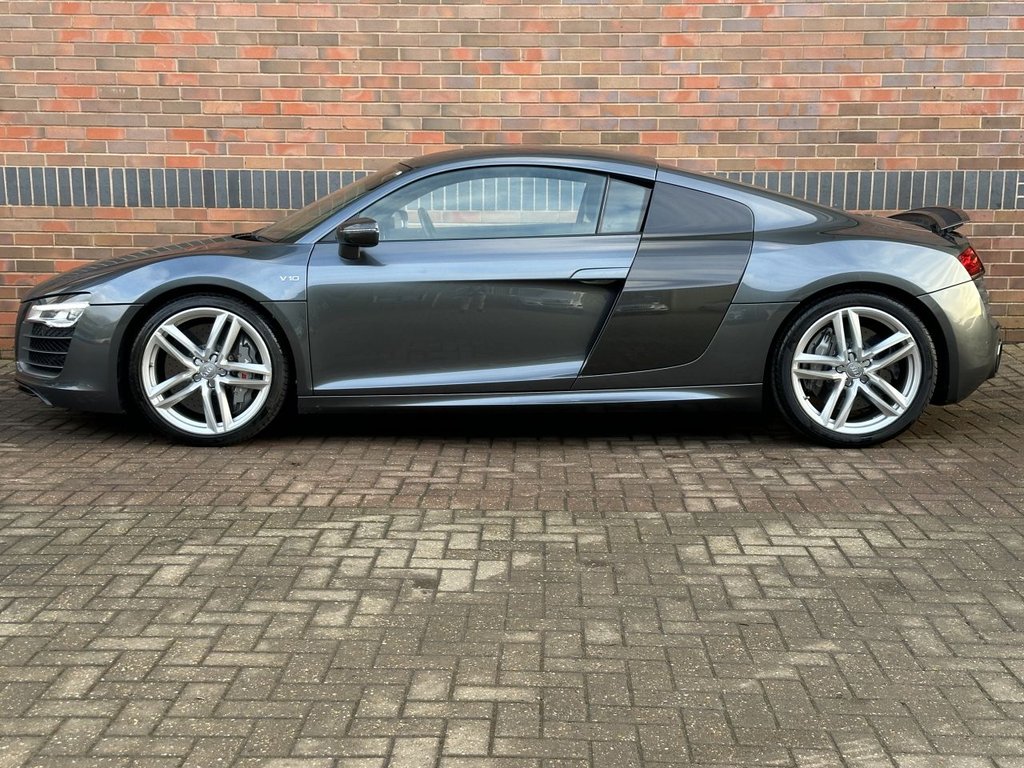 USED 2015 V AUDI R8 5.2 FSI V10 Plus Coupe 2dr Petrol S Tronic quattro Euro 5 (550 ps) FULL AUDI HISTORY|CARBON TRIM