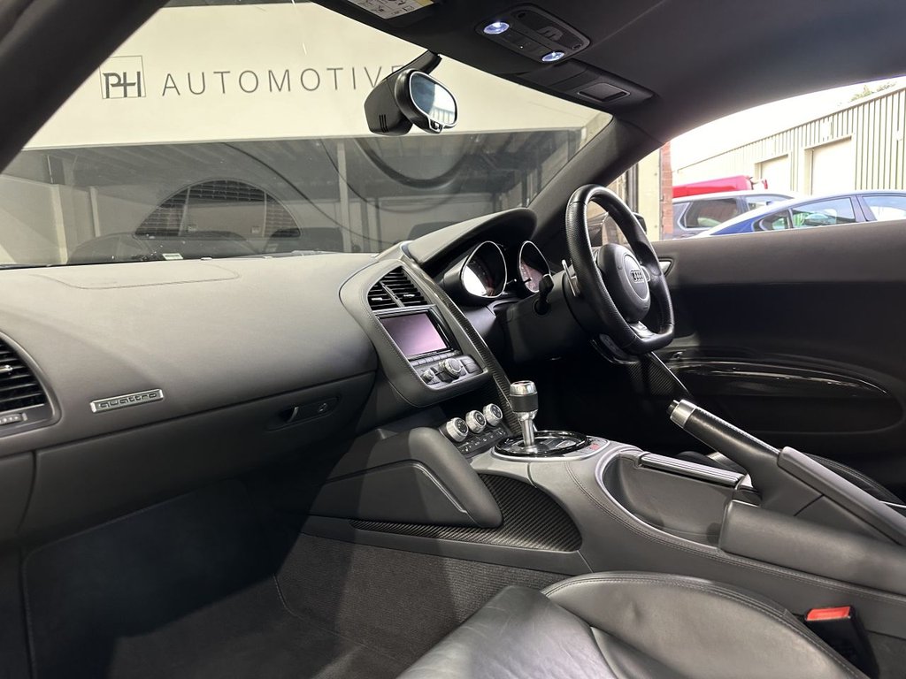USED 2015 V AUDI R8 5.2 FSI V10 Plus Coupe 2dr Petrol S Tronic quattro Euro 5 (550 ps) FULL AUDI HISTORY|CARBON TRIM