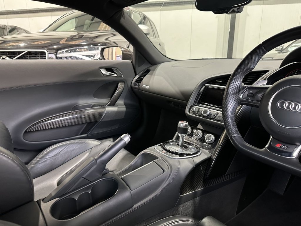 USED 2015 V AUDI R8 5.2 FSI V10 Plus Coupe 2dr Petrol S Tronic quattro Euro 5 (550 ps) FULL AUDI HISTORY|CARBON TRIM