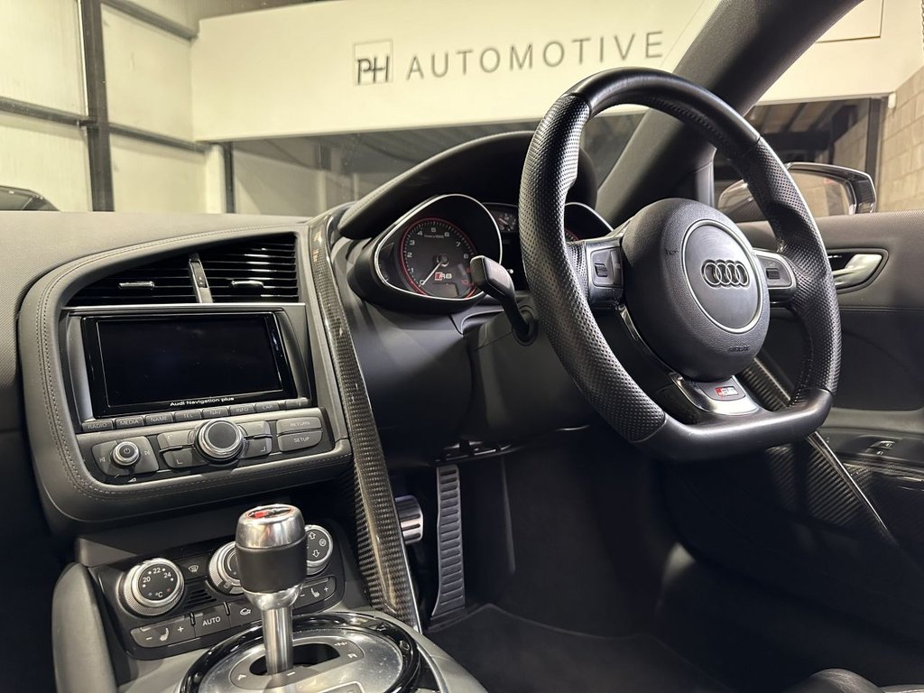 USED 2015 V AUDI R8 5.2 FSI V10 Plus Coupe 2dr Petrol S Tronic quattro Euro 5 (550 ps) FULL AUDI HISTORY|CARBON TRIM