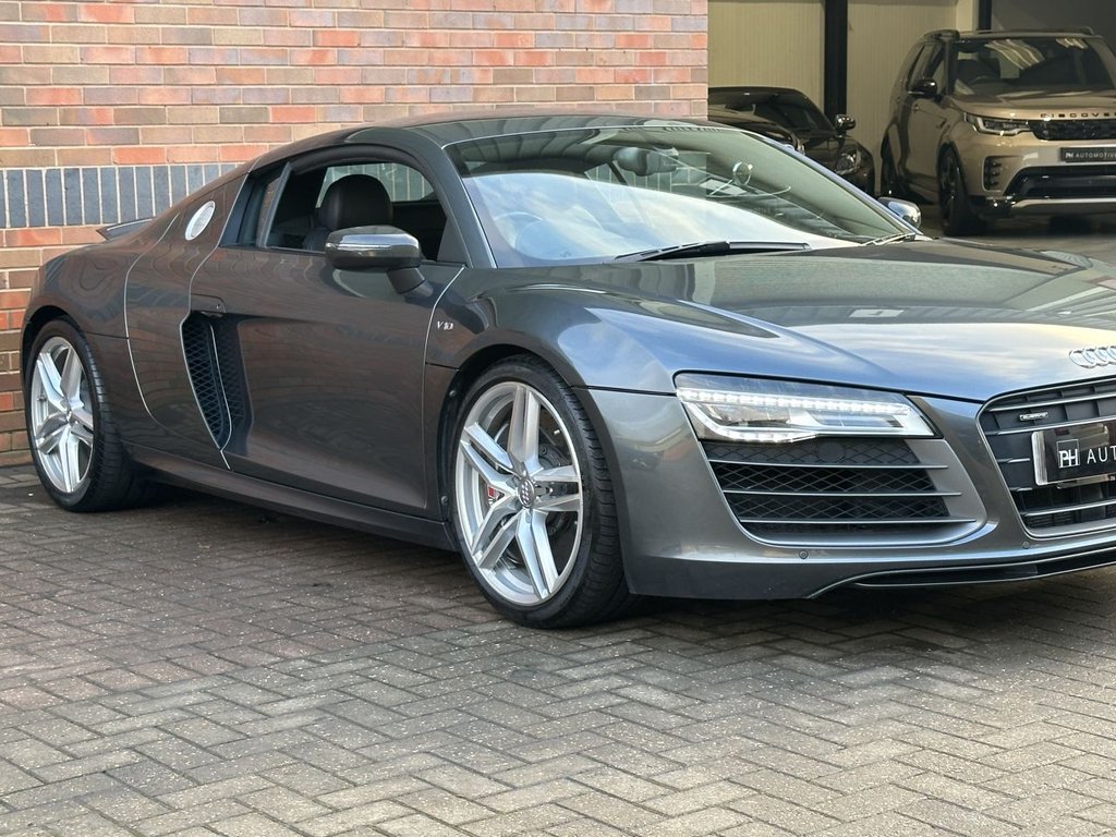 USED 2015 V AUDI R8 5.2 FSI V10 Plus Coupe 2dr Petrol S Tronic quattro Euro 5 (550 ps) FULL AUDI HISTORY|CARBON TRIM