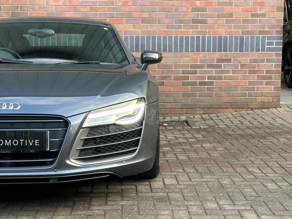 USED 2015 V AUDI R8 5.2 FSI V10 Plus Coupe 2dr Petrol S Tronic quattro Euro 5 (550 ps) FULL AUDI HISTORY|CARBON TRIM