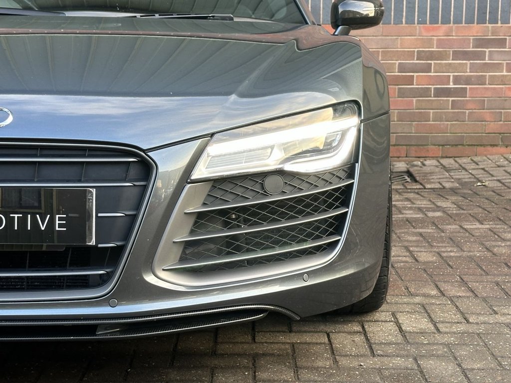 USED 2015 V AUDI R8 5.2 FSI V10 Plus Coupe 2dr Petrol S Tronic quattro Euro 5 (550 ps) FULL AUDI HISTORY|CARBON TRIM