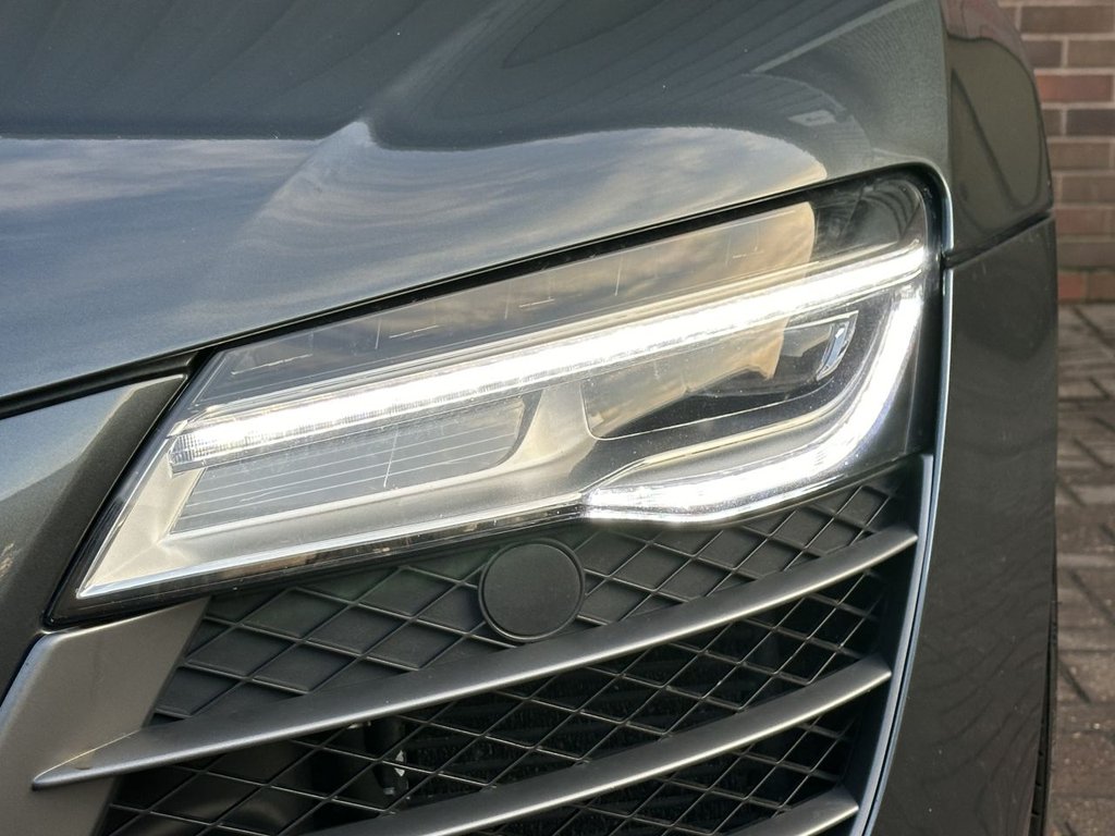 USED 2015 V AUDI R8 5.2 FSI V10 Plus Coupe 2dr Petrol S Tronic quattro Euro 5 (550 ps) FULL AUDI HISTORY|CARBON TRIM
