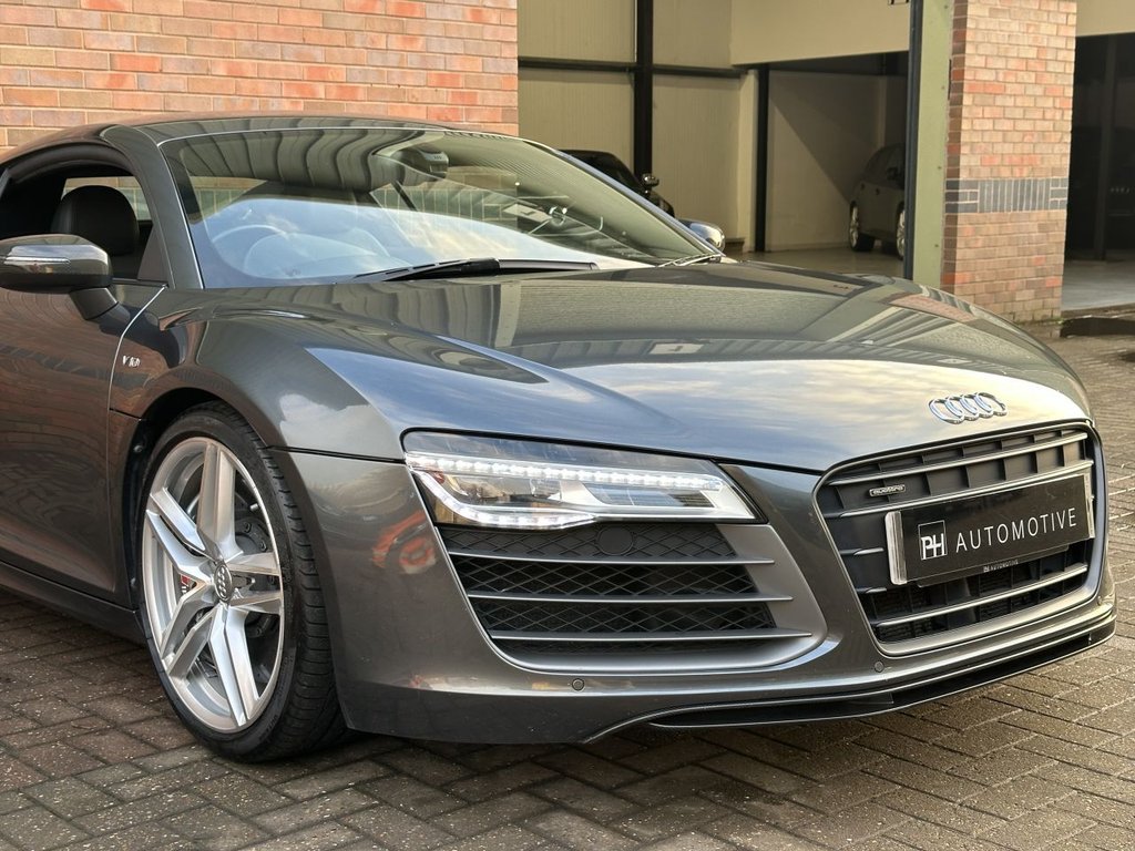 USED 2015 V AUDI R8 5.2 FSI V10 Plus Coupe 2dr Petrol S Tronic quattro Euro 5 (550 ps) FULL AUDI HISTORY|CARBON TRIM