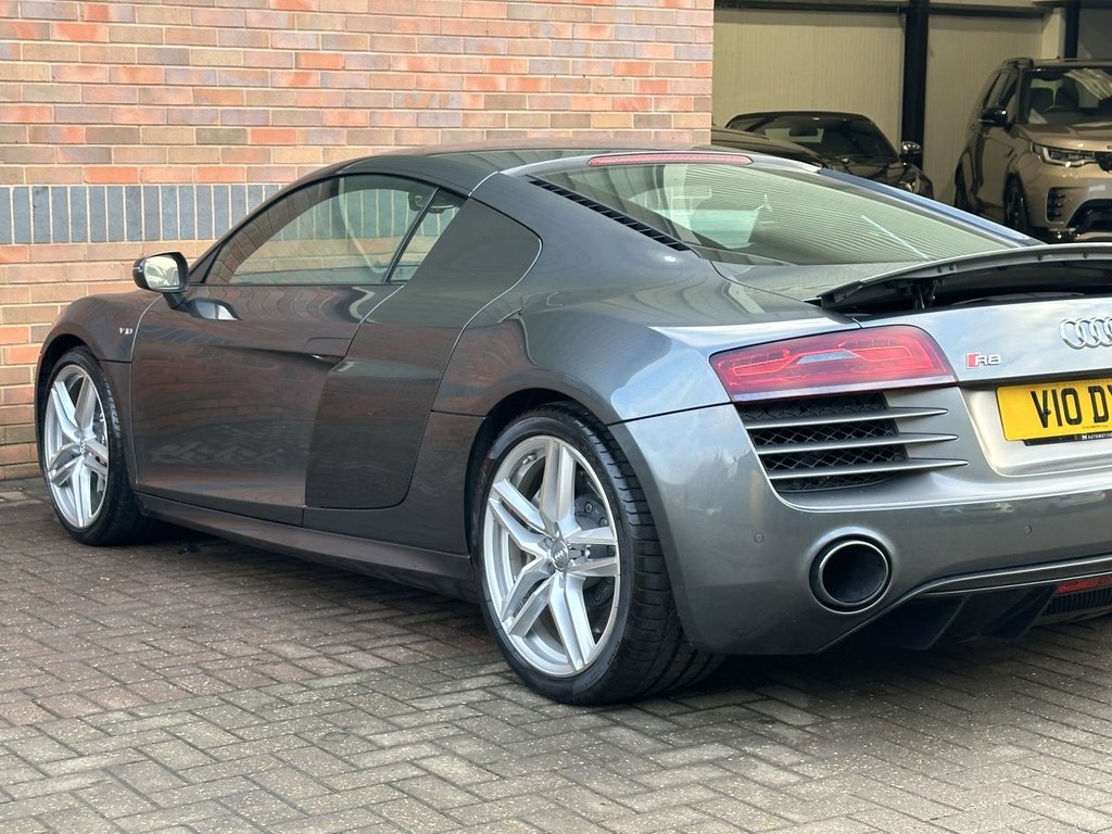 USED 2015 V AUDI R8 5.2 FSI V10 Plus Coupe 2dr Petrol S Tronic quattro Euro 5 (550 ps) FULL AUDI HISTORY|CARBON TRIM