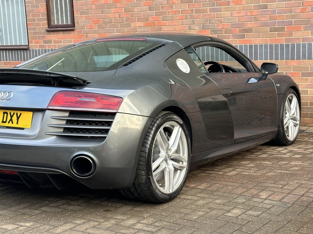 USED 2015 V AUDI R8 5.2 FSI V10 Plus Coupe 2dr Petrol S Tronic quattro Euro 5 (550 ps) FULL AUDI HISTORY|CARBON TRIM